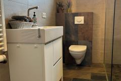 Lindartun-double-shared-toilet-2 Lindartun-double-shared-toilet-2